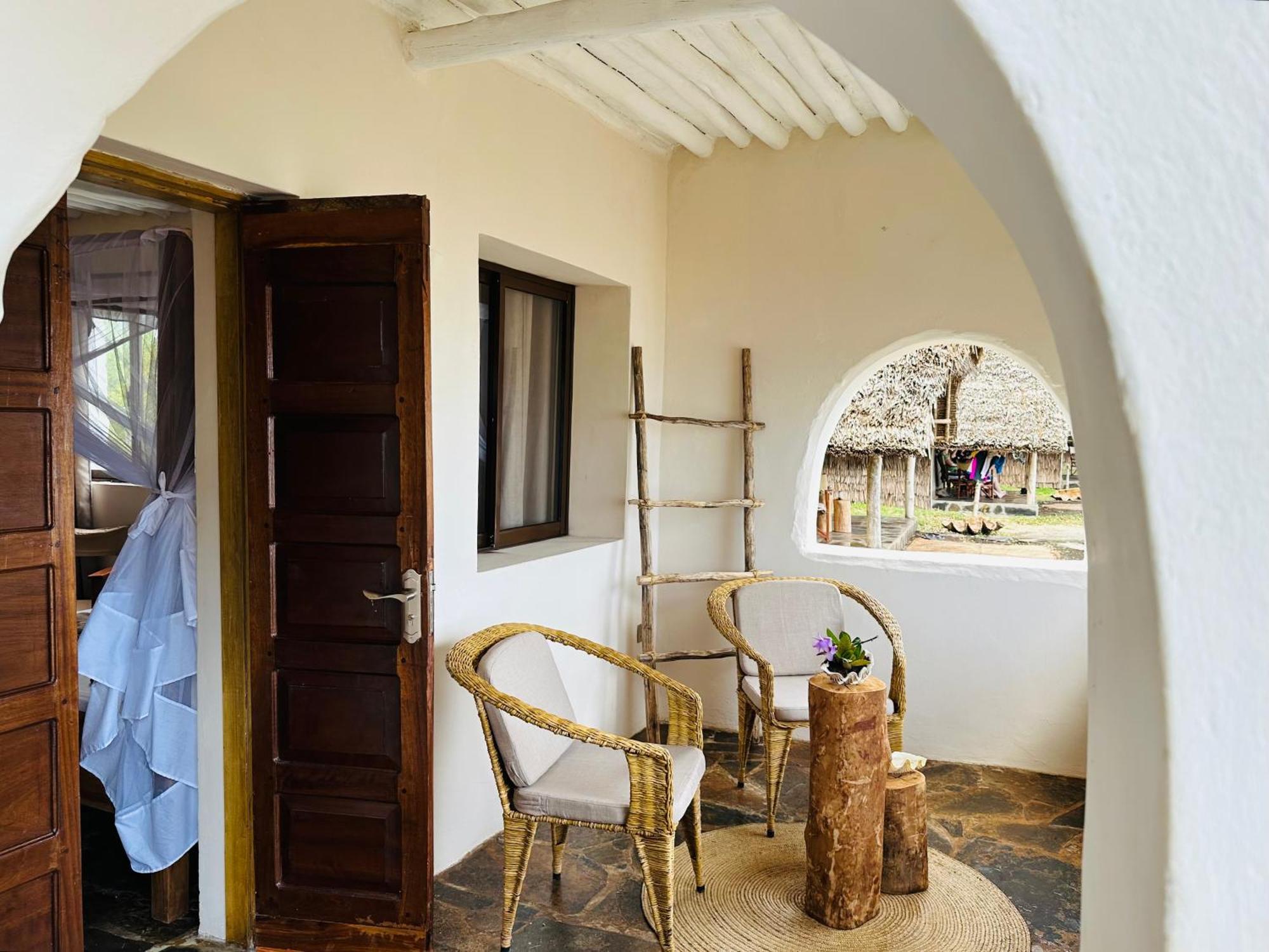 Mwazaro Beach Lodge Shimoni Номер фото