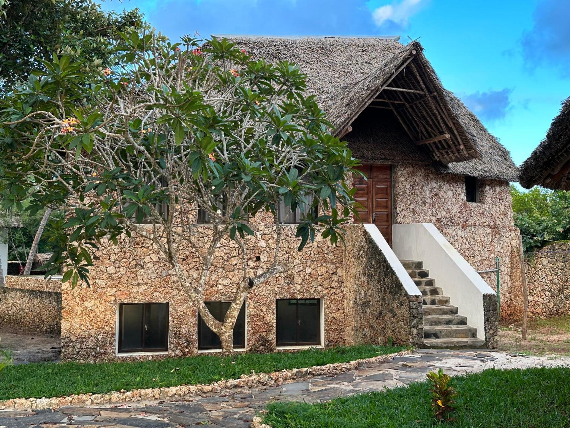 Mwazaro Beach Lodge Shimoni Номер фото