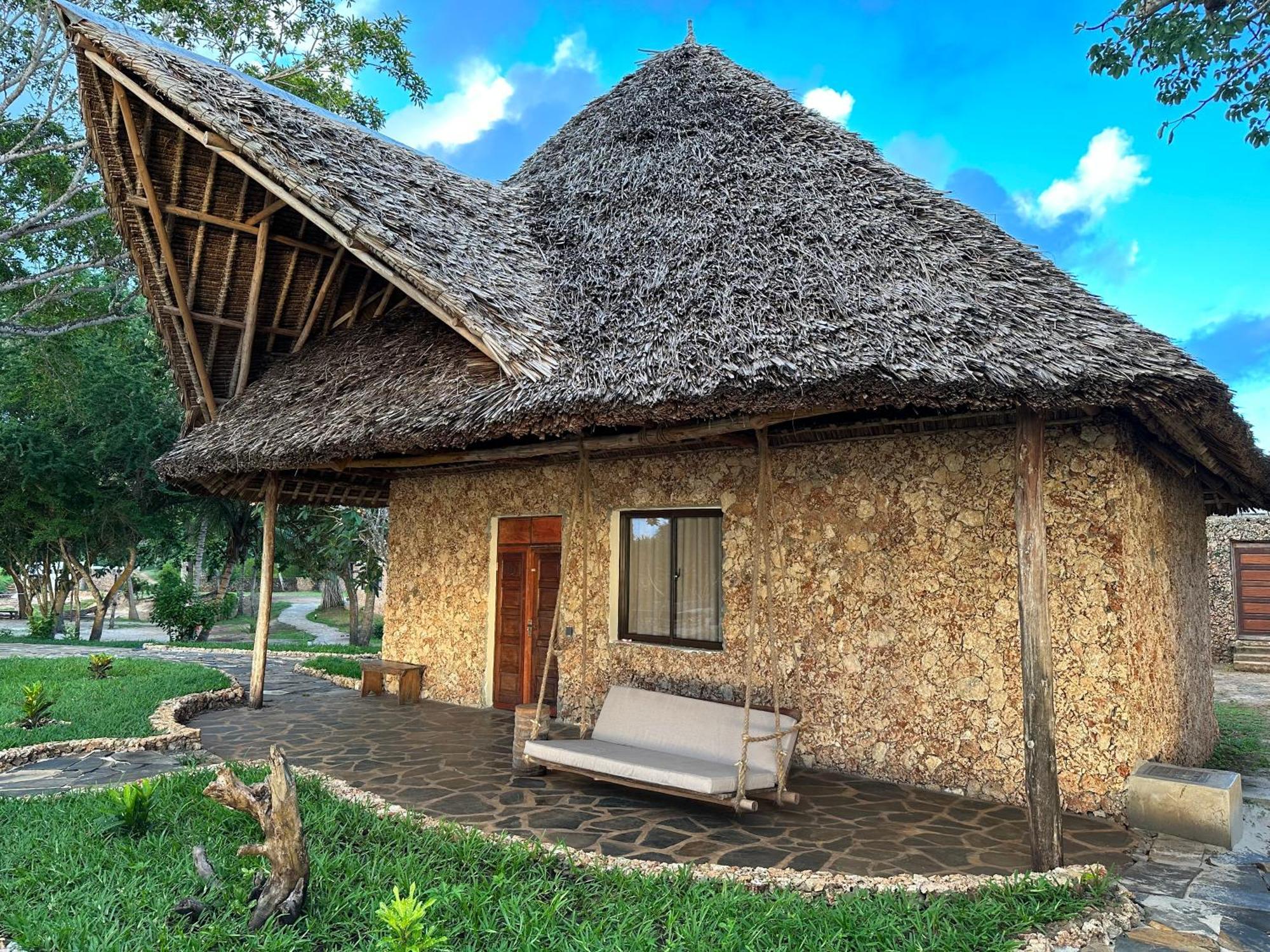 Mwazaro Beach Lodge Shimoni Номер фото