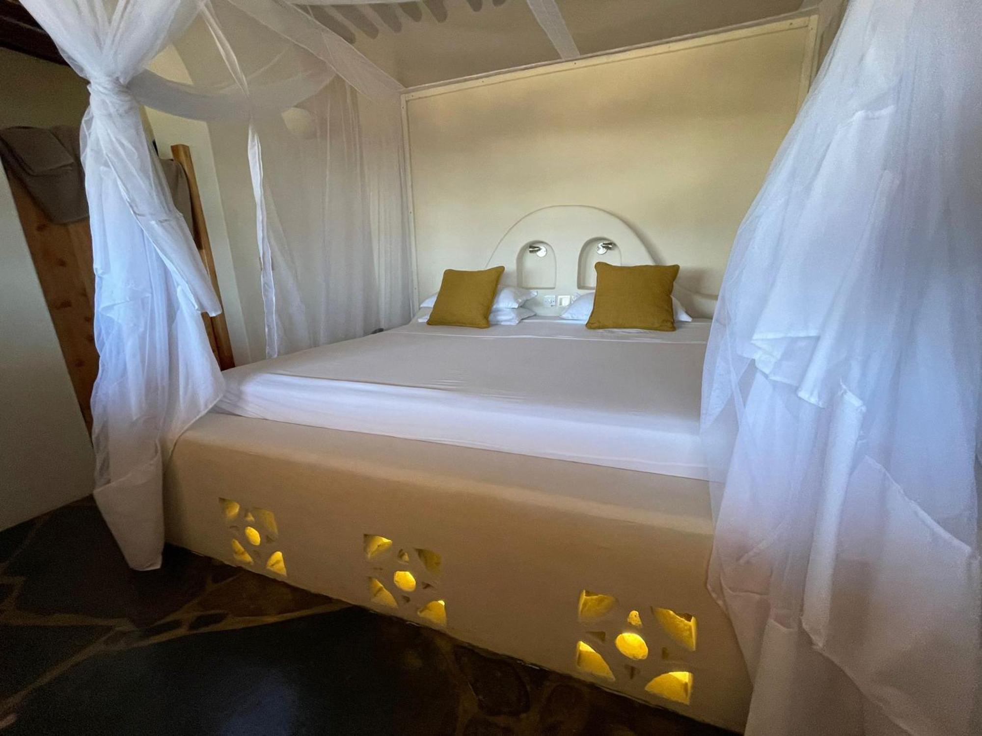 Mwazaro Beach Lodge Shimoni Номер фото